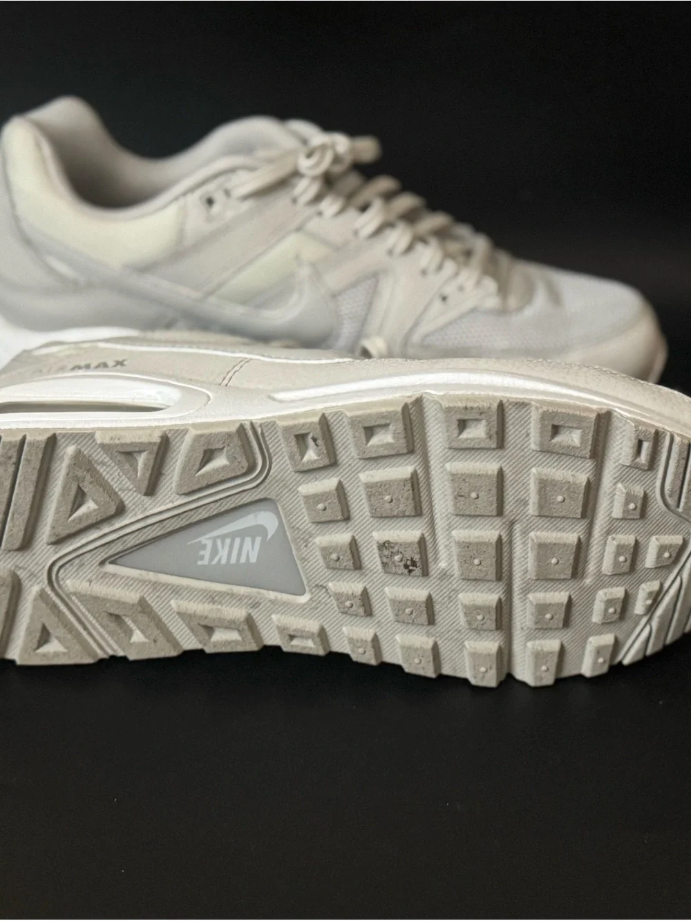 Nike  Air Max women size 8.5 Sneakers  sport shoes in Beige